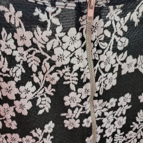 !Lularoe Amelia Black and White Floral Print Dress - Picture 4 of 4